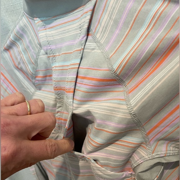 Lululemon Half Zip size 4 - Picture 2 of 10